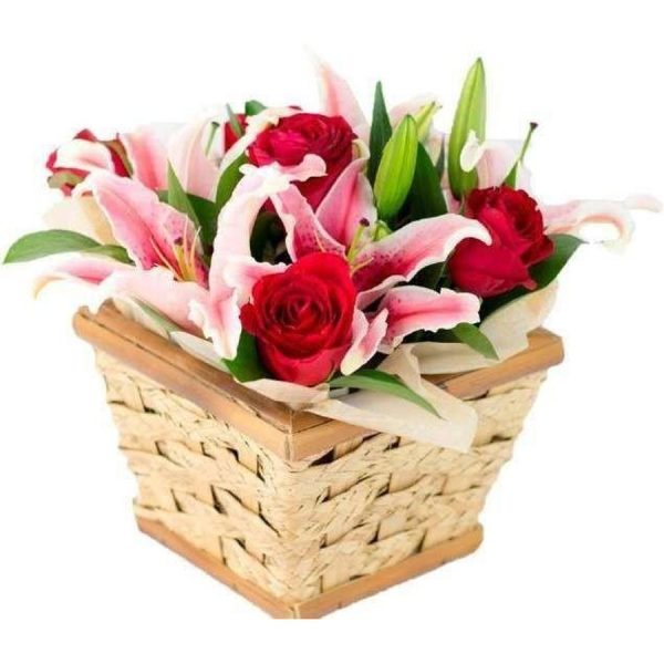 Cesta de Lírios com Rosas Vermelhas